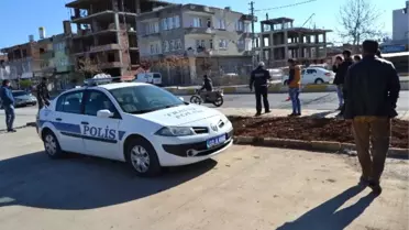 Motosiklet Park Halindeki Minibüse Çarptı: 1 Yaralı