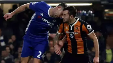 İngiltere'de Rakibiyle Çarpışan Futbolcu, Beyin Kanaması Geçirdi