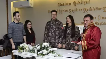Nikahında Damatlık Yerine Üniformasını Giydi