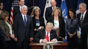 Donald Trump'tan Meksika Sınırına Duvar Kararnamesi