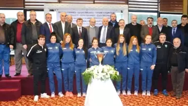Şampiyonlar Ödüllendirildi