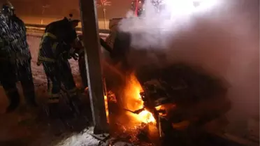 Direğine Çarpan Otomobil, Alev Alev Yandı