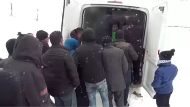 Kazada Hayatını Kaybeden Piyade Uzman Erbaş Uzel Anne ve Babası Ile Birlikte Toprağa Verildi