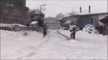 Bisikletli Kar Küreme' Çalışması