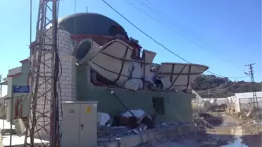 Bozyazı'da Fırtınaya Dayanamayan Cami Minaresi Yıkıldı