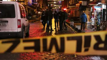 Beyoğlu'nda Silahlı Kavga: 1'i Polis, 4 Yaralı