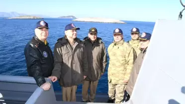 Genelkurmay Başkanı Akar ve Komutanlar, Kardak Kayalıkları'nda İnceleme Yaptı 2