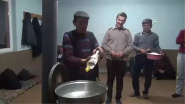 Köy Odalarında 'Kara Helva' Geleneği Yaşatılıyor