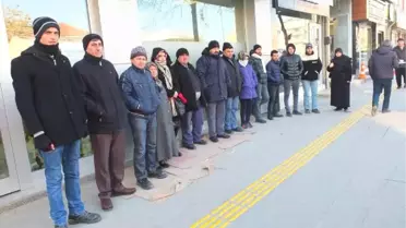 2- TOKİ'den Ev İçin 4 Gündür Banka Önünde Bekleyenler Şokta