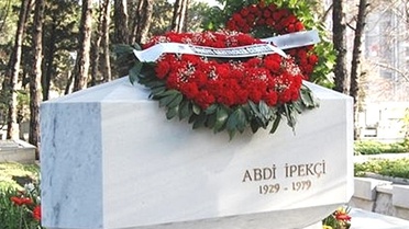 Gazeteci Abdi İpekçi Mezarı Başında Anıldı
