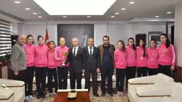 Şampiyon Kızlardan Başkan Kayda'ya Ziyaret