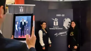 Atatürk'ün Üç Boyutlu Görüntüsü ile Fotoğraf Çekimi