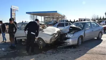 Hasta Buzağıyı Taşıyan Otomobil Kaza Yaptı: 4 Yaralı