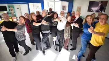 Muratpaşa'nın Yaşlıları Dans Şampiyonası İçin Yola Çıktı
