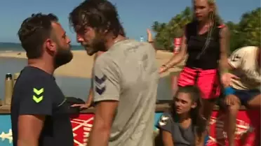 Suvivor'da Gönüller Takımı Karıştı! Erdi Arkadaşlarının Üzerine Yürüdü