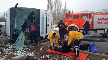 Güncelleme - Sivas'ta Yolcu Otobüsü Devrildi