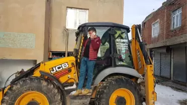 Telefonla Konuşabilmek İçin Damlara ve Tepelere Çıkıyorlar