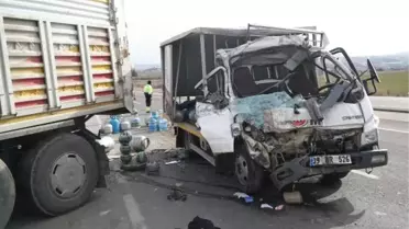 Edirne'de LPG Tüp Yüklü Kamyonet, TIR'a Çarptı