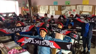 Dağpınar Jandarmadan Öğrencilere Kışlık Atkı, Bere ve Şapka
