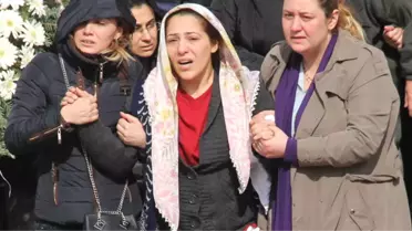 Acılı Kadın, Oğlu Tarafından Kazara Öldürülen Eşini Ağıtlarla Uğurladı