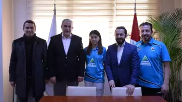 Melek Hu, 1 Yıl Daha Bursa Büyükşehir Belediyespor'da