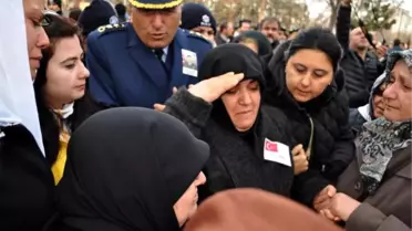 Şehit Üsteğmen Koçoğlu'nu, Annesi Asker Selamıyla Uğurladı