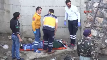 Hatay 3 Metreden Kanala Uçan Suriyeli Yaralı Kurtarıldı