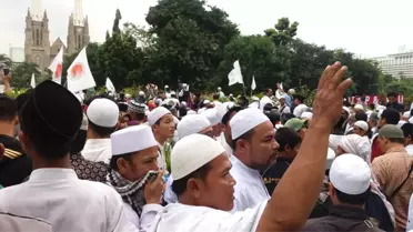 Endonezya'da Müslüman Adaylara Destek Çağrısı