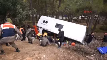 Şenlikten Dönen Midibüs Uçuruma Devrildi: 2 Ölü, 9 Yaralı (3)