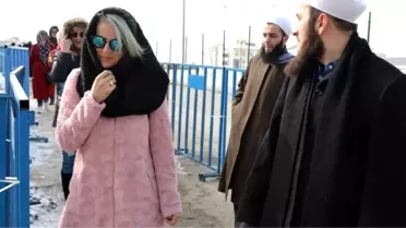 Güvenlik Görevlileri, İsmailağa Cemaati'nin Kayakçılara Kur'an Dağıtmasına İzin Vermedi