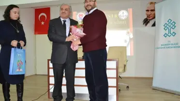 Şair Akkanat'tan 'Darbeye Direnen Şiirler' Antolojisi