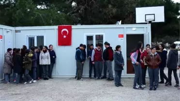 Ayvacık'ta 3 Konteyner Okulda Eğitim Başladı