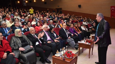 Mersin Büyükşehir'den Sevgililer Günü'nde Romantik Şarkılar Konseri
