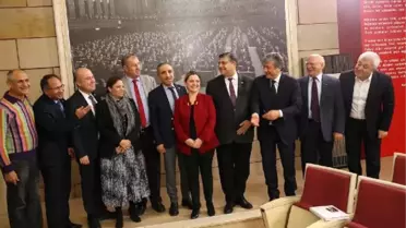 CHP İzmir Milletvekillerinin İzmir Marşı Korosu