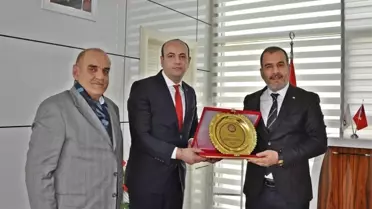 Engellilerden Başkan Alan'a Plaket