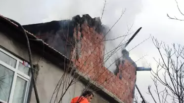 Evde Çıkan Yangını İtfaiye Söndürdü