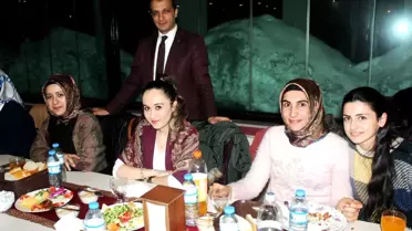 Ağrı İpek Yolu Ortaokulu Öğretmenleri Yemekte Bir Araya Geldi