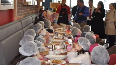 Minik Öğrenciler Yiyeceklerini Kendileri Hazırladı