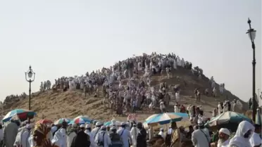Medine'deki Ziyaret Duraklarından 'Uhud Dağı ve Mescid-i Kıbleteyn'
