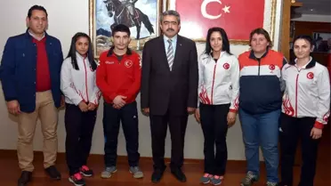 Başarılarını Başkan Alıcık ile Paylaştılar