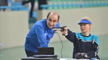 Başkan Edebali Göz Bandı Takarak Futbol Oynadı, Atış Yaptı