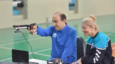 Edebali Göz Bandı Takarak Futbol Oynadı, Atış Yaptı