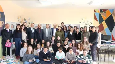 Üniversite Öğrencilerinden Okul Kütüphanesi