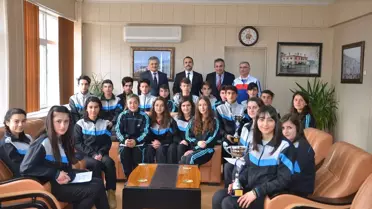 Kaymakam Ermiş, Başarılı Öğrencileri Ödüllendirdi