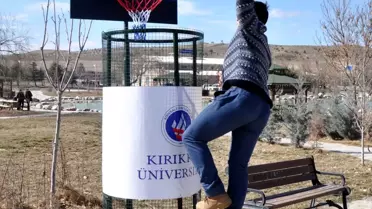 Öğrenciler Çöplerini Potaya 'Smaçlıyor'