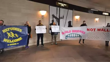 Kopenhag Havalimanı'nda Mültecilere Destek Gösterisi