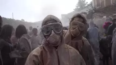 Binlerce Kişi Un Savaşı Gerçekleştirdi - Galaksidi