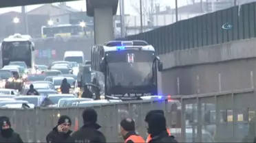 Takımlar Stada Geldi