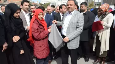28 Şubat'ın Yıl Dönümünde Başörtüsü Dağıtıldı