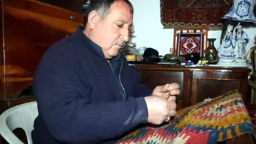 Asırlık Halılar Usta Ellerde Yeniden Hayat Buluyor
